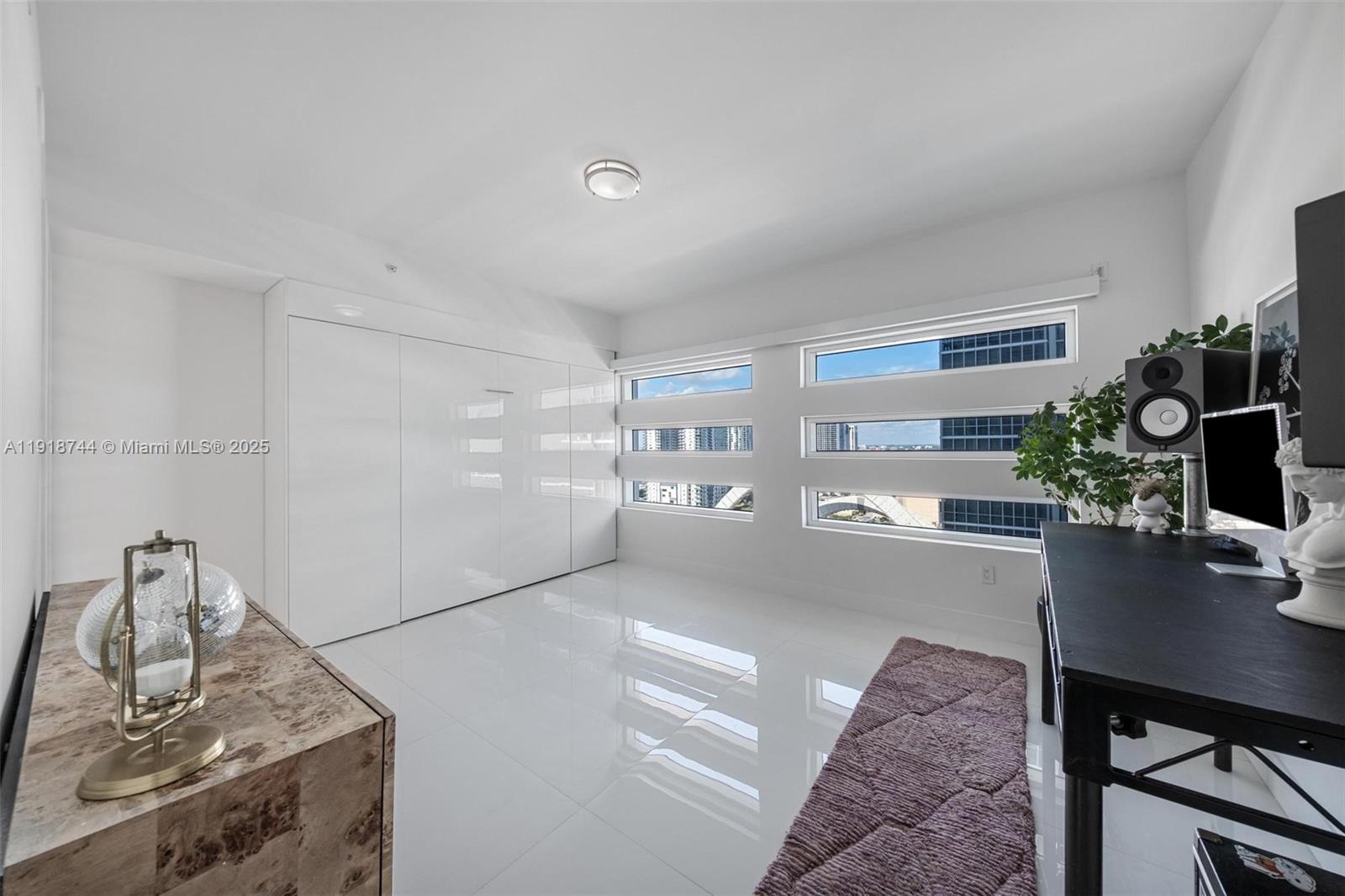 1040 Biscayne Blvd #2203, Miami FL 33132
