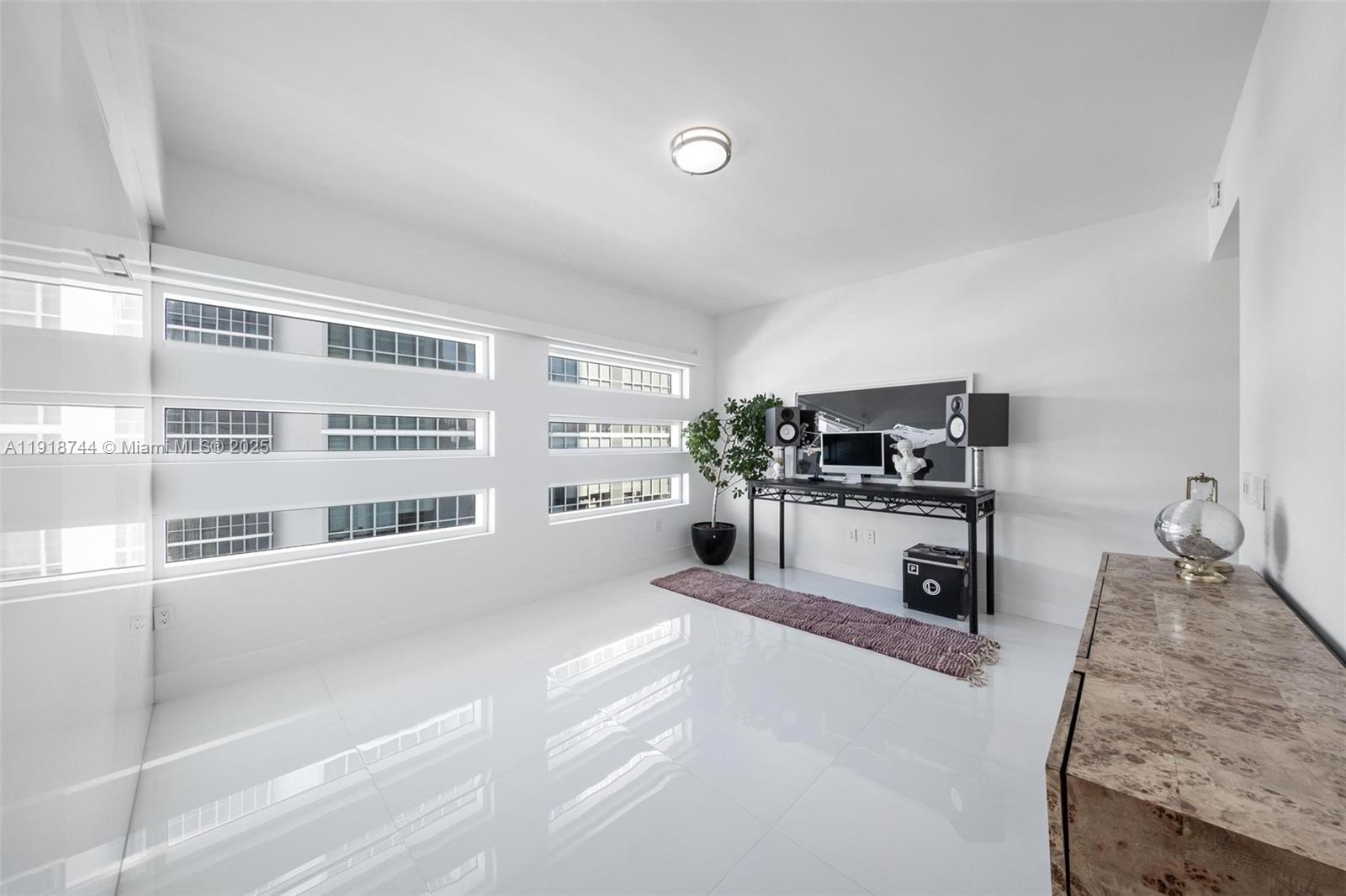 1040 Biscayne Blvd #2203, Miami FL 33132