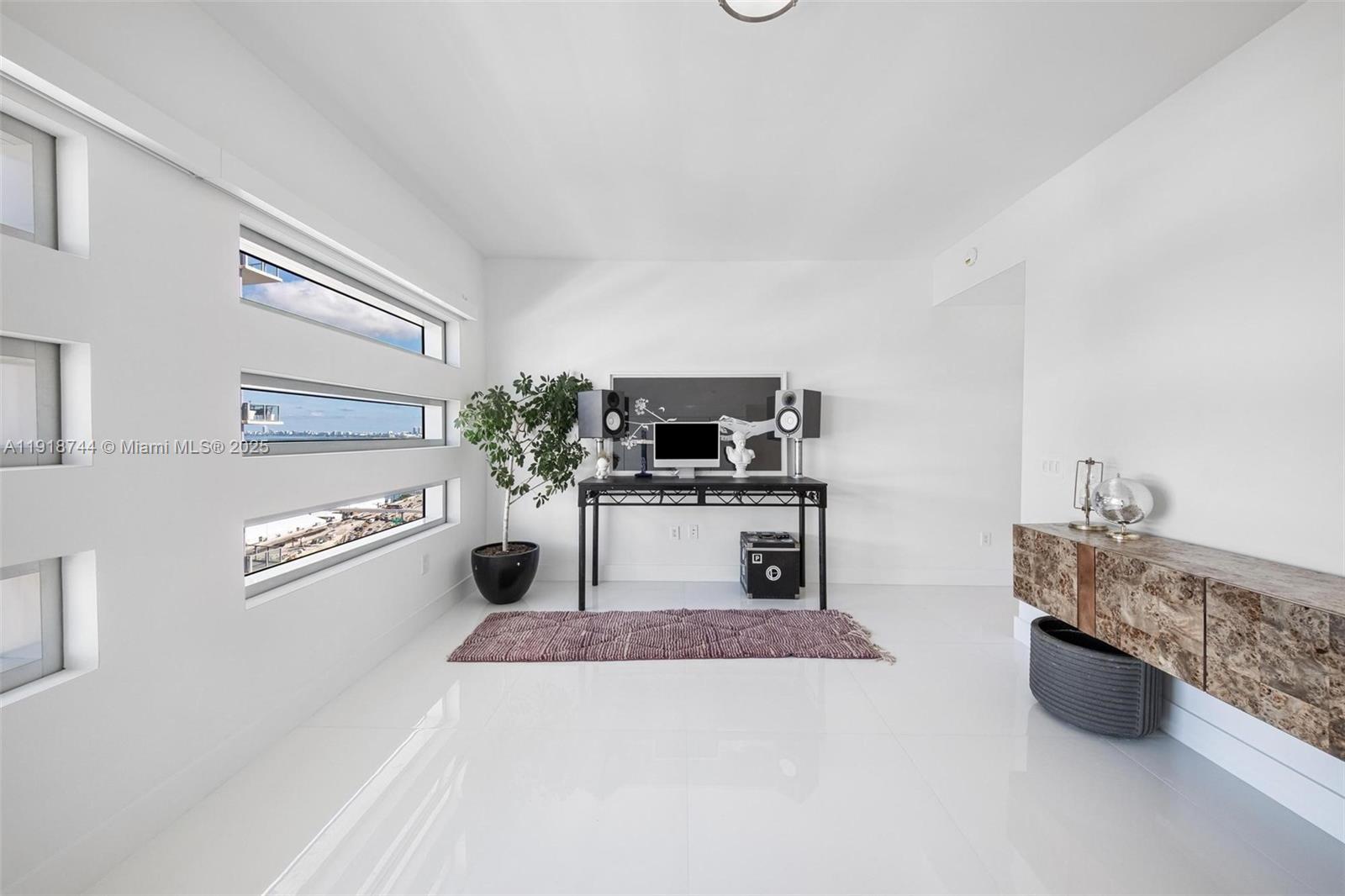 1040 Biscayne Blvd #2203, Miami FL 33132