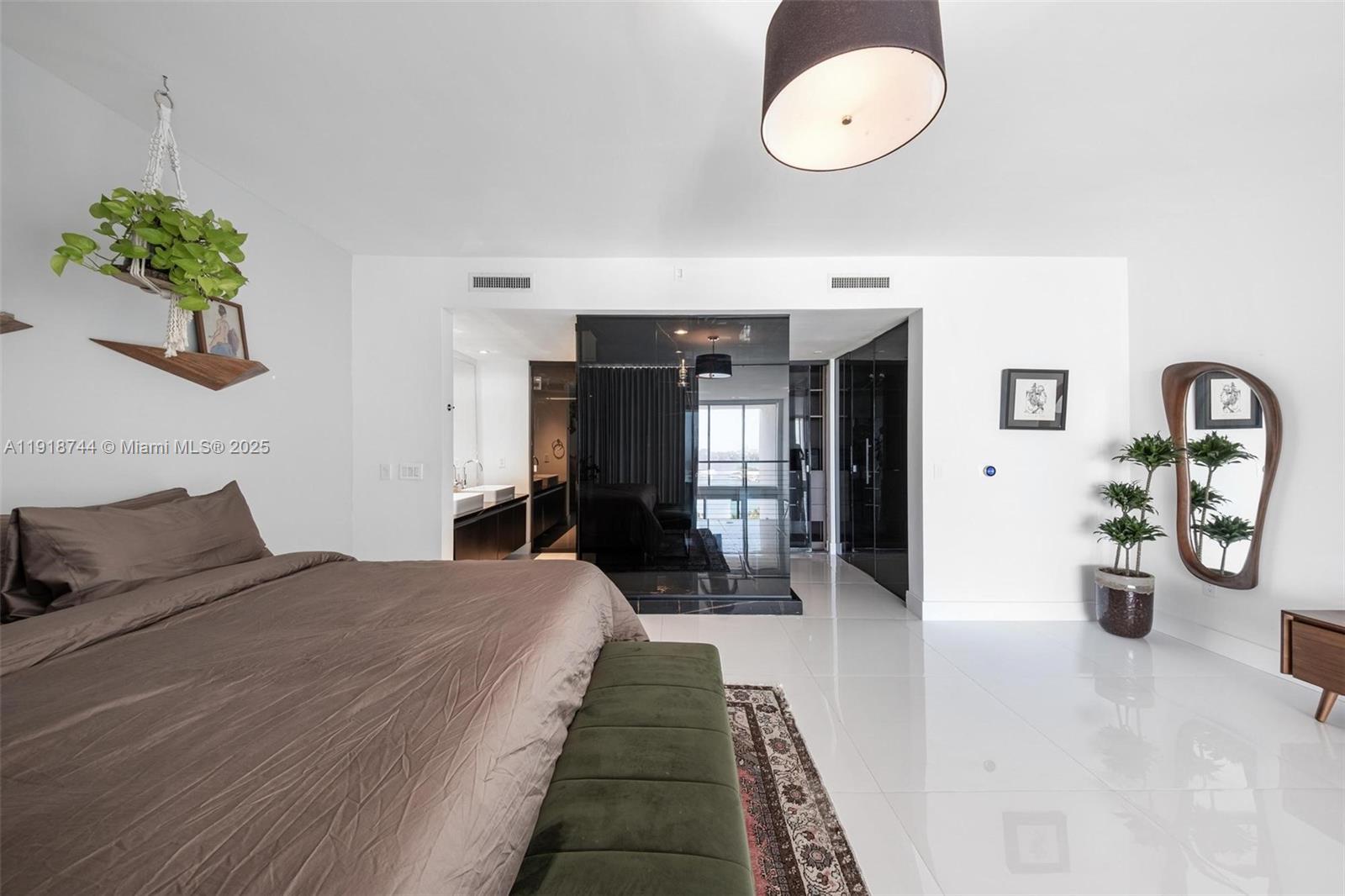 1040 Biscayne Blvd #2203, Miami FL 33132