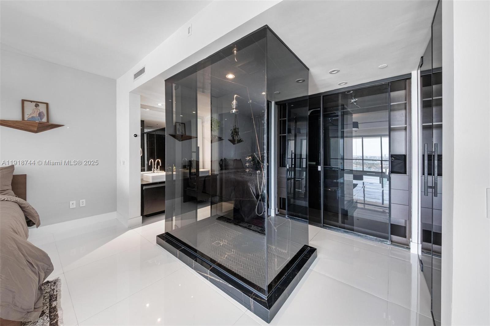 1040 Biscayne Blvd #2203, Miami FL 33132