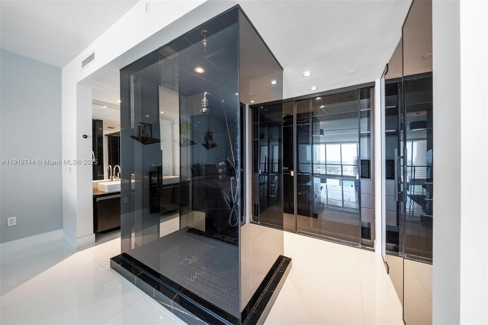 1040 Biscayne Blvd #2203, Miami FL 33132