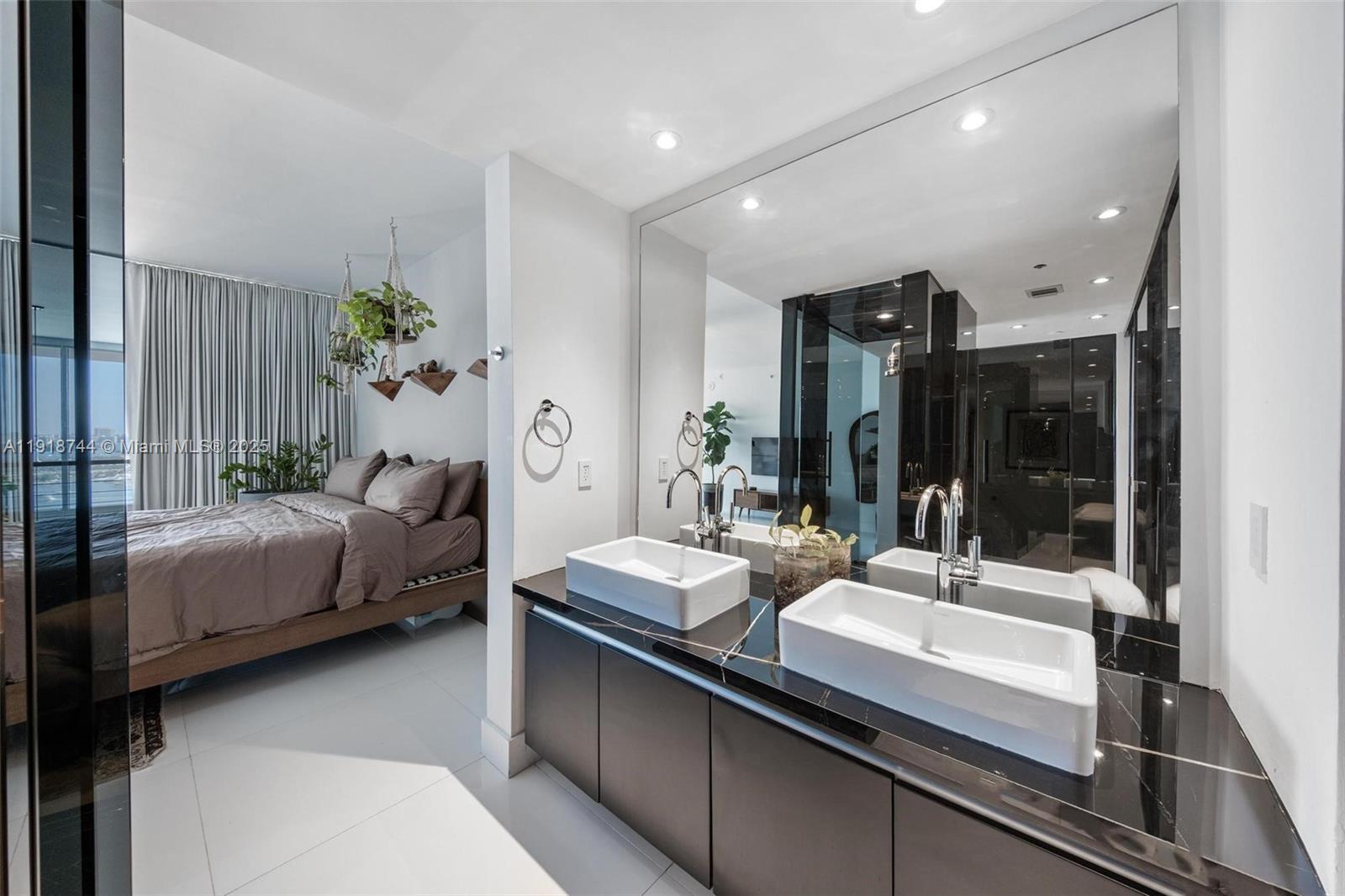 1040 Biscayne Blvd #2203, Miami FL 33132