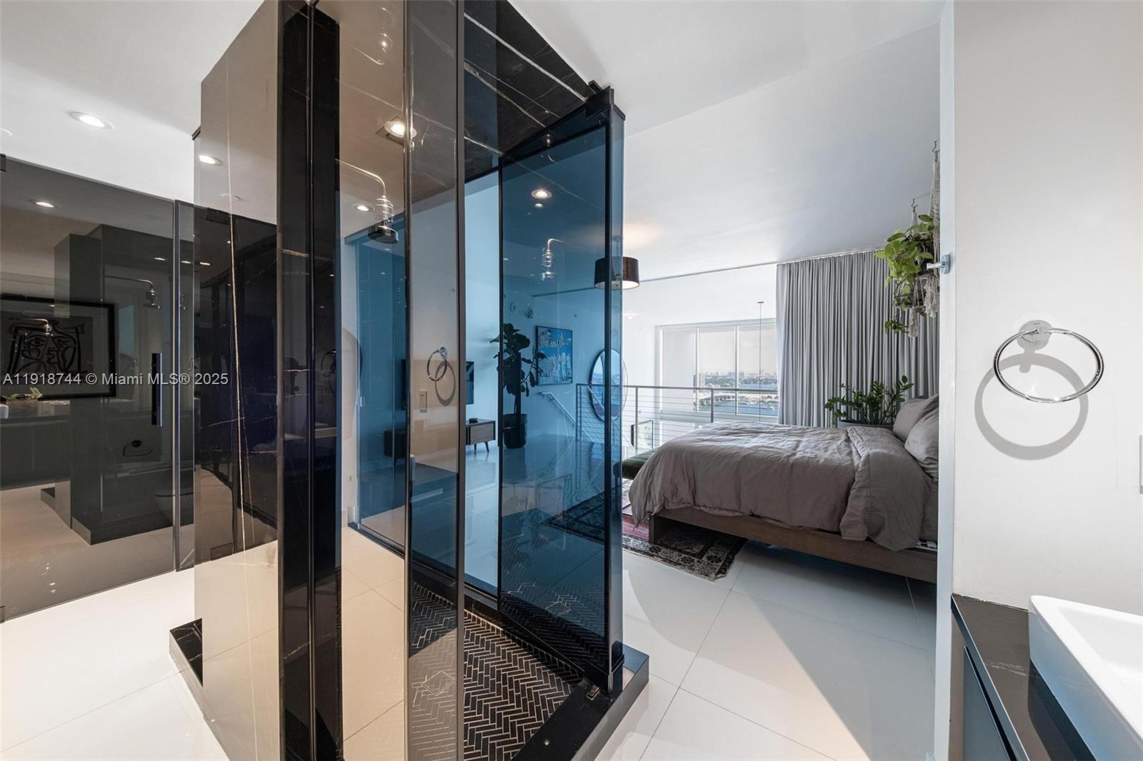 1040 Biscayne Blvd #2203, Miami FL 33132