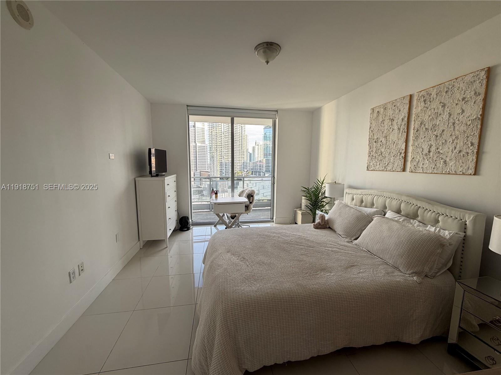 90 SW 3rd St #2202, Miami FL 33130