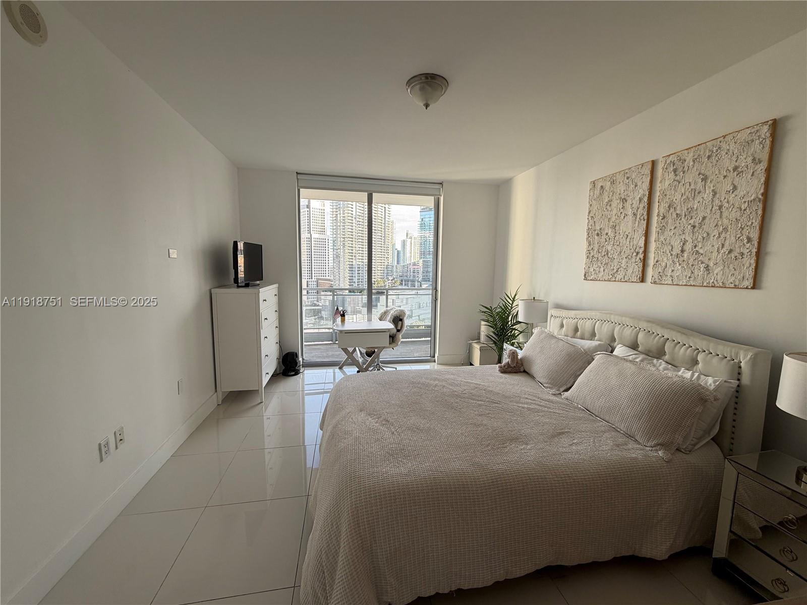 90 SW 3rd St #2202, Miami FL 33130