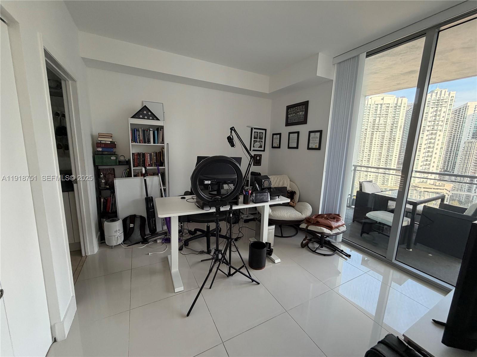 90 SW 3rd St #2202, Miami FL 33130