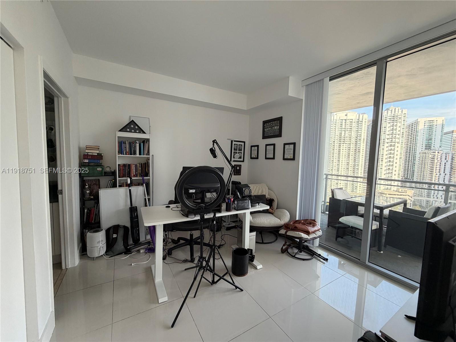 90 SW 3rd St #2202, Miami FL 33130