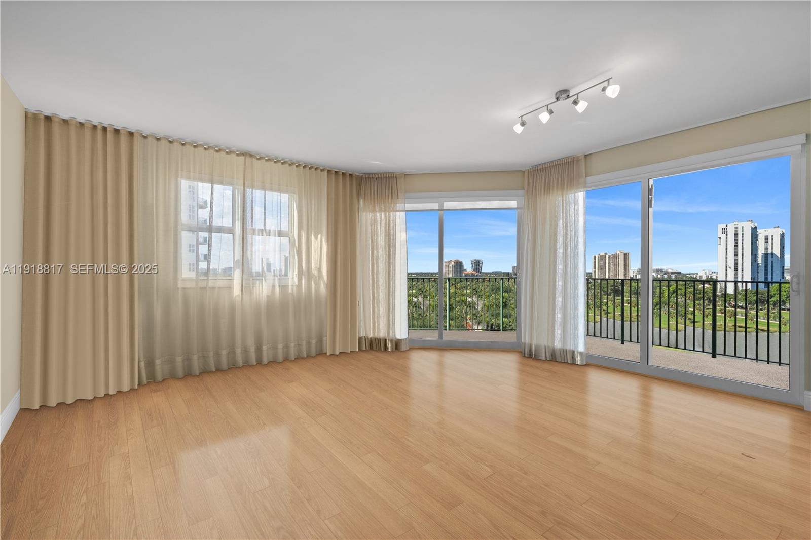 20000 E Country Club Dr #1002, Aventura FL 33180