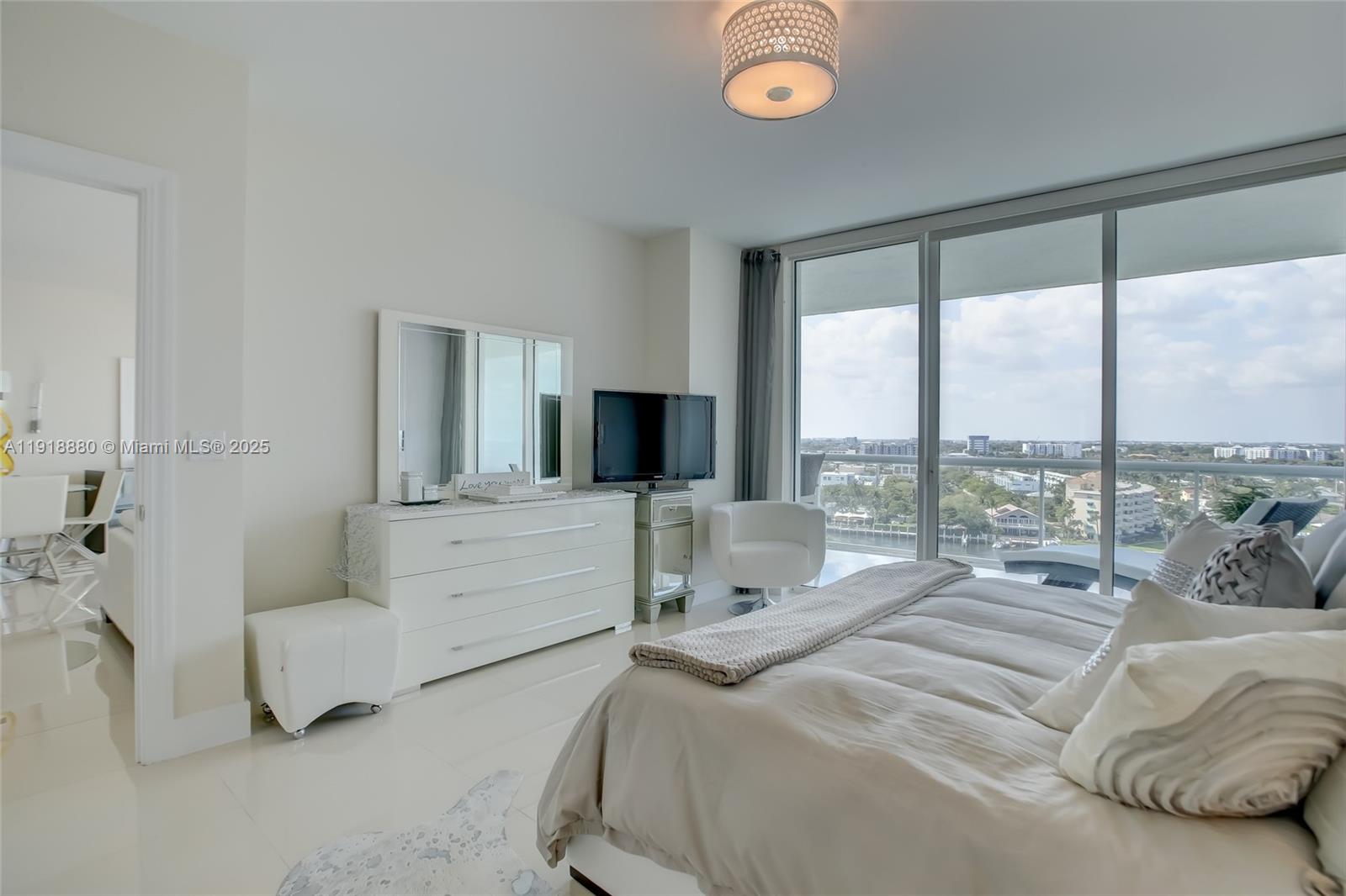 1 N Ocean Blvd #1011, Pompano Beach FL 33062