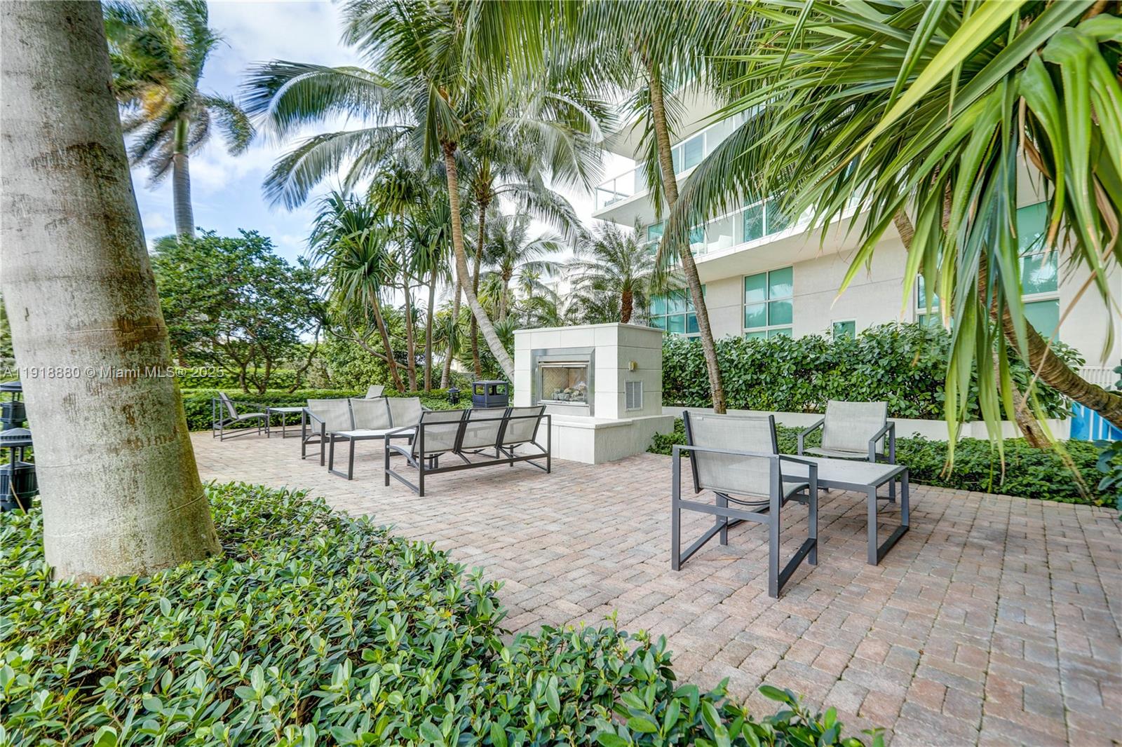 1 N Ocean Blvd #1011, Pompano Beach FL 33062