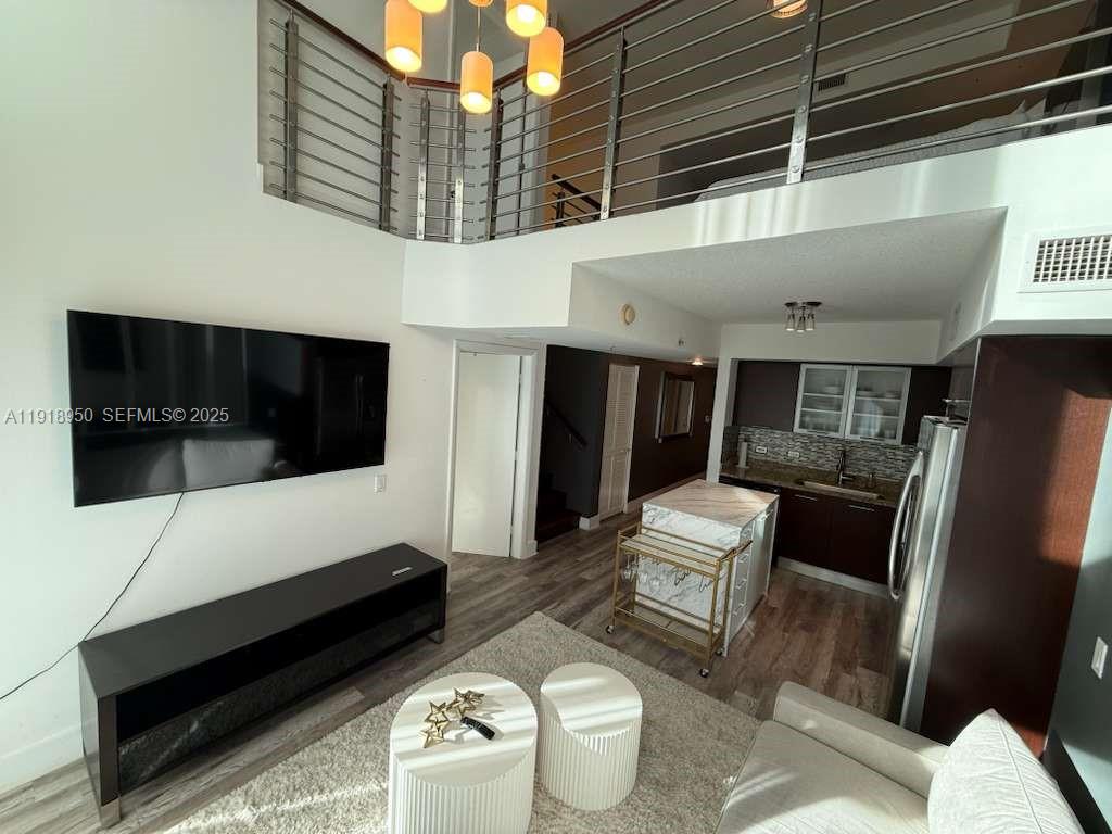 41 SE 5th St #708, Miami FL 33131