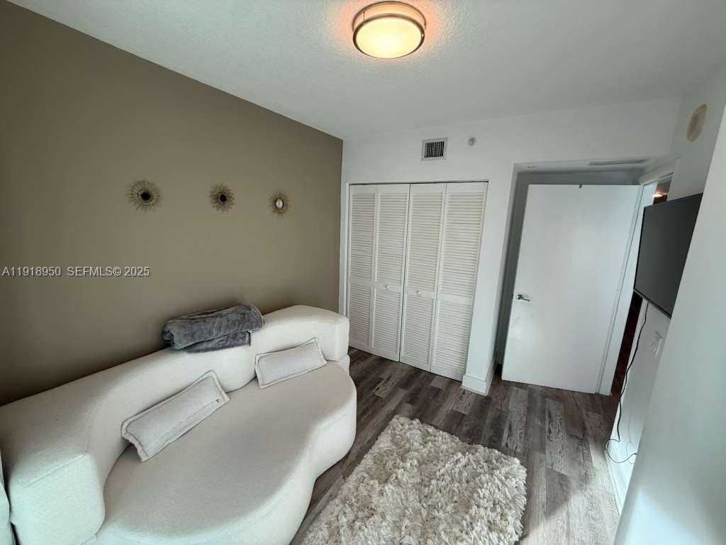 41 SE 5th St #708, Miami FL 33131