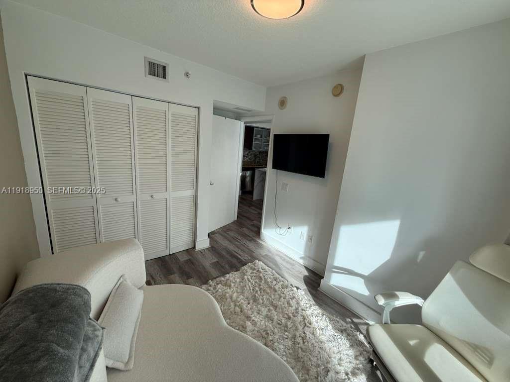 41 SE 5th St #708, Miami FL 33131
