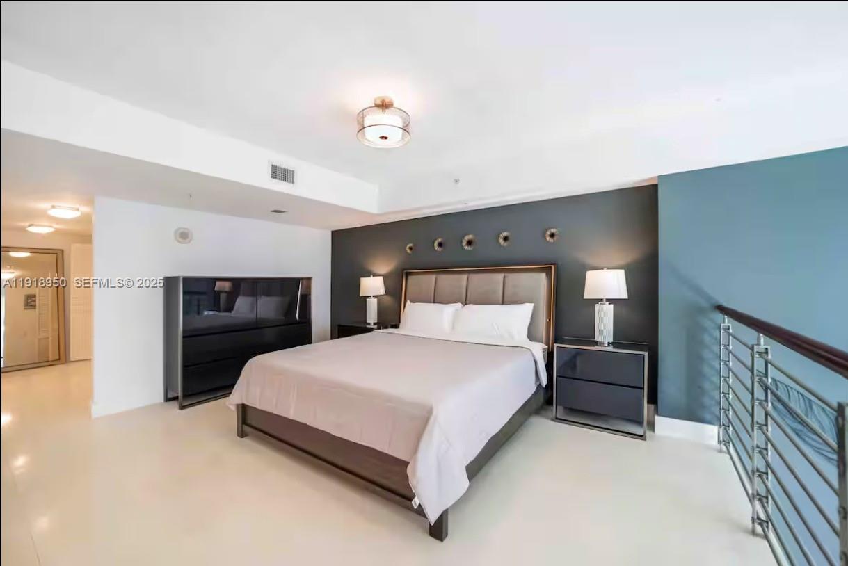 41 SE 5th St #708, Miami FL 33131
