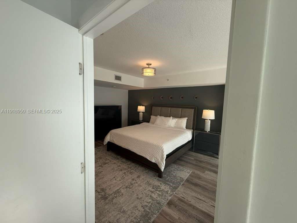 41 SE 5th St #708, Miami FL 33131
