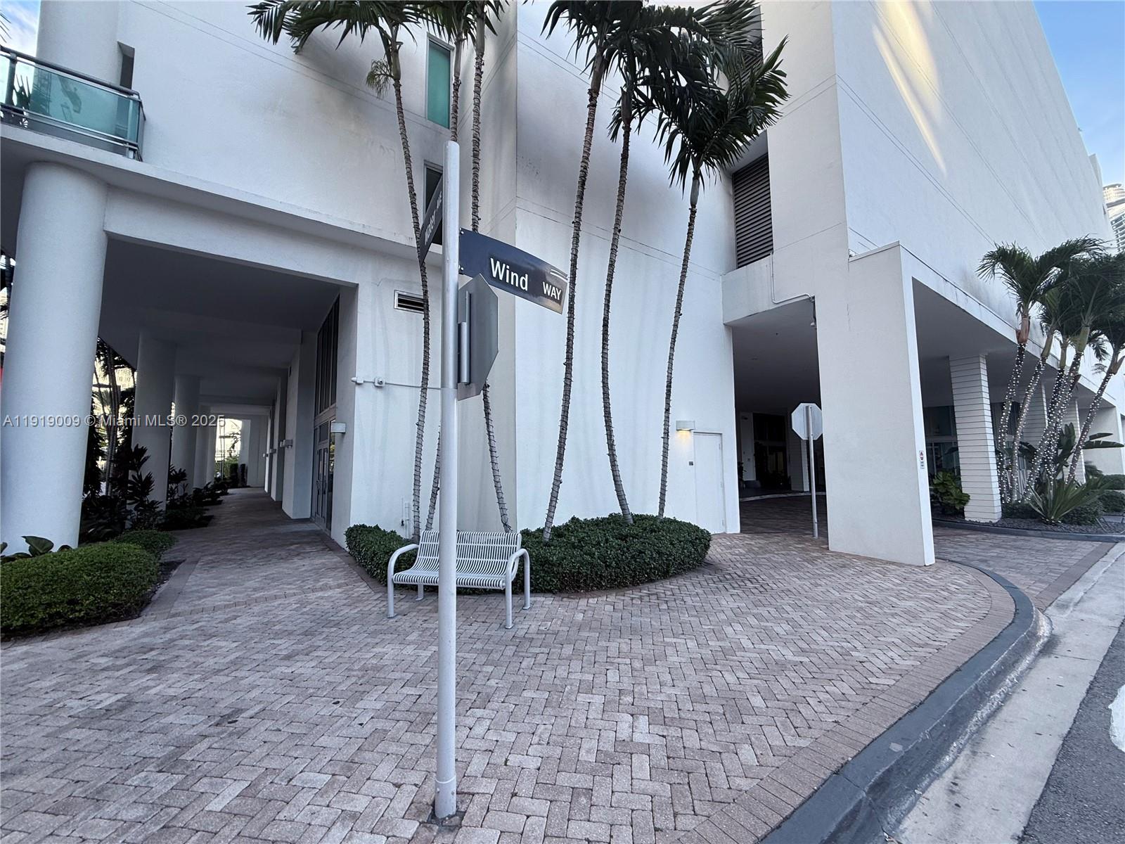 350 S Miami Ave #2013, Miami FL 33130