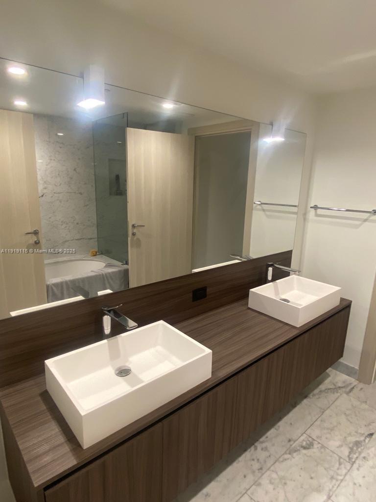 1000 Brickell Plz #3410, Miami FL 33131