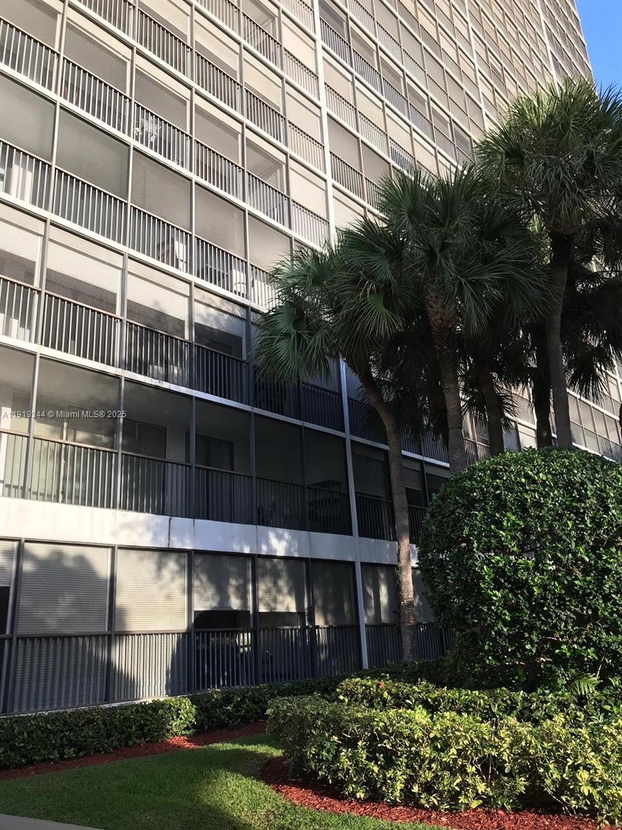 3701 N Country Club Dr #706, Aventura FL 33180