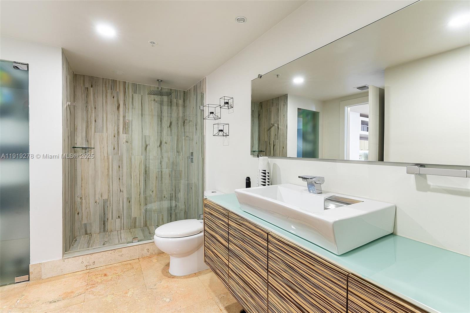 701 Brickell Key Blvd #PH-11, Miami FL 33131