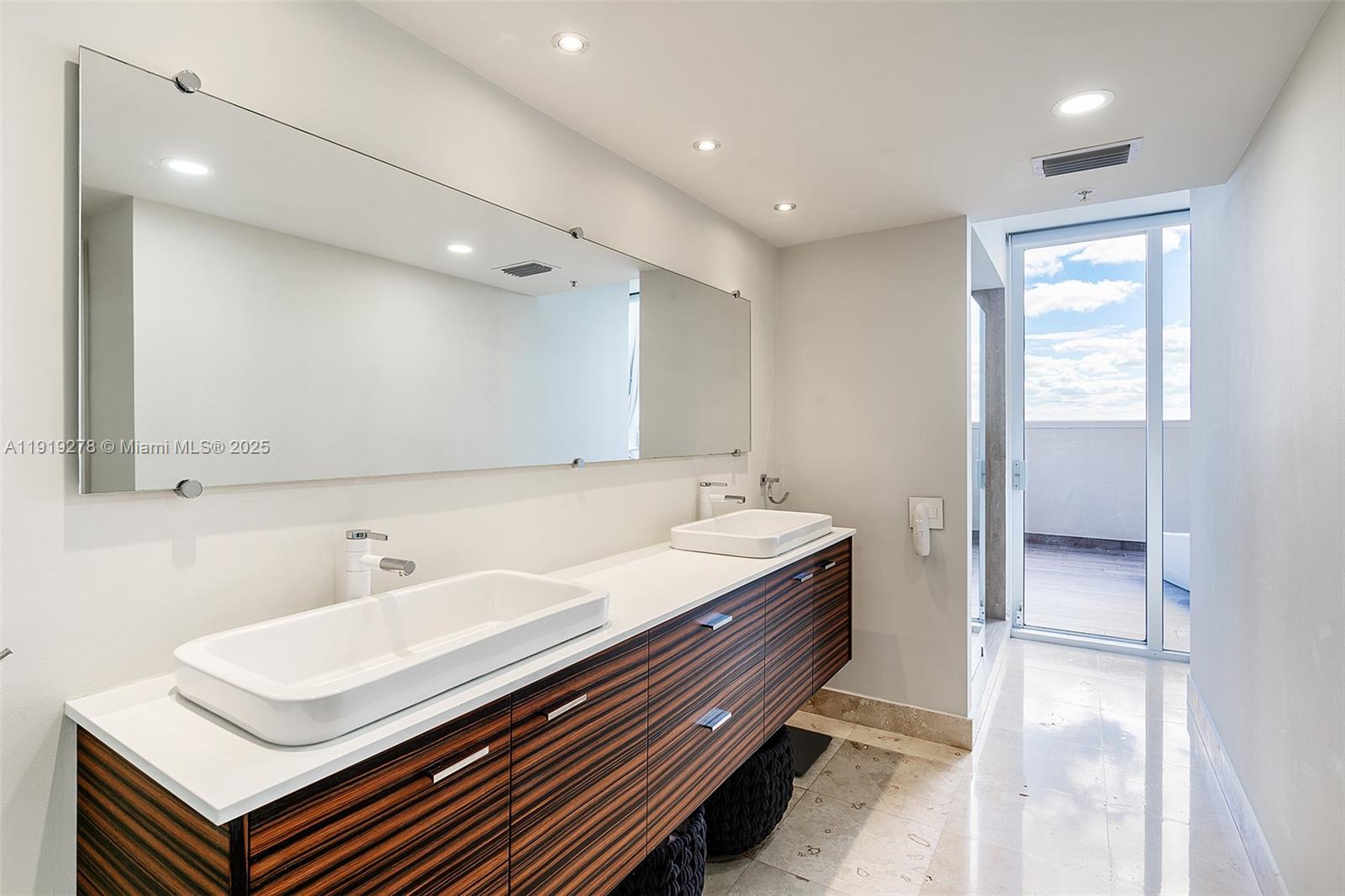 701 Brickell Key Blvd #PH-11, Miami FL 33131
