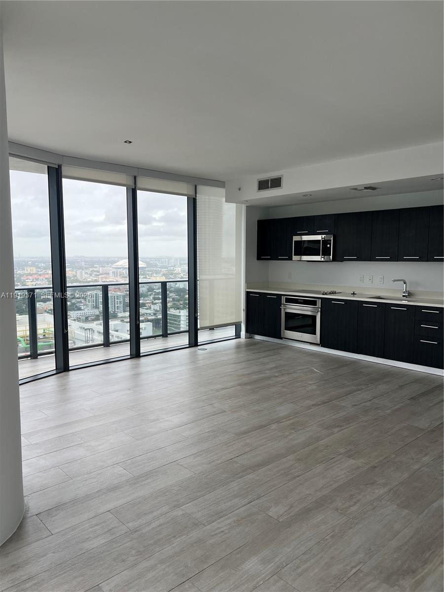 55 SW 9th St #3406, Miami FL 33130