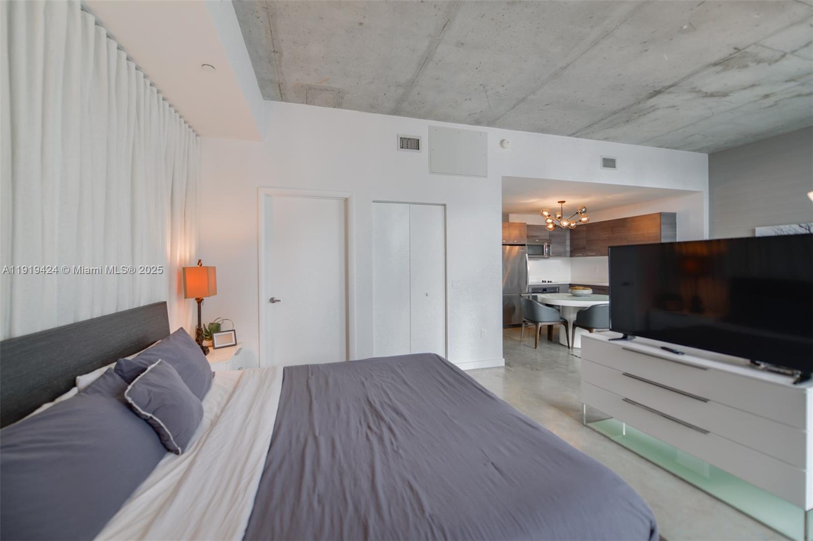151 SE 1st St #3403, Miami FL 33131