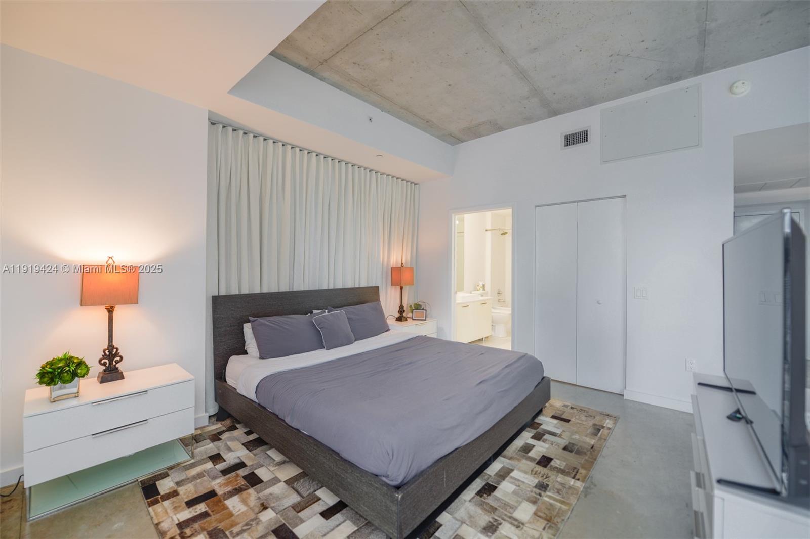 151 SE 1st St #3403, Miami FL 33131