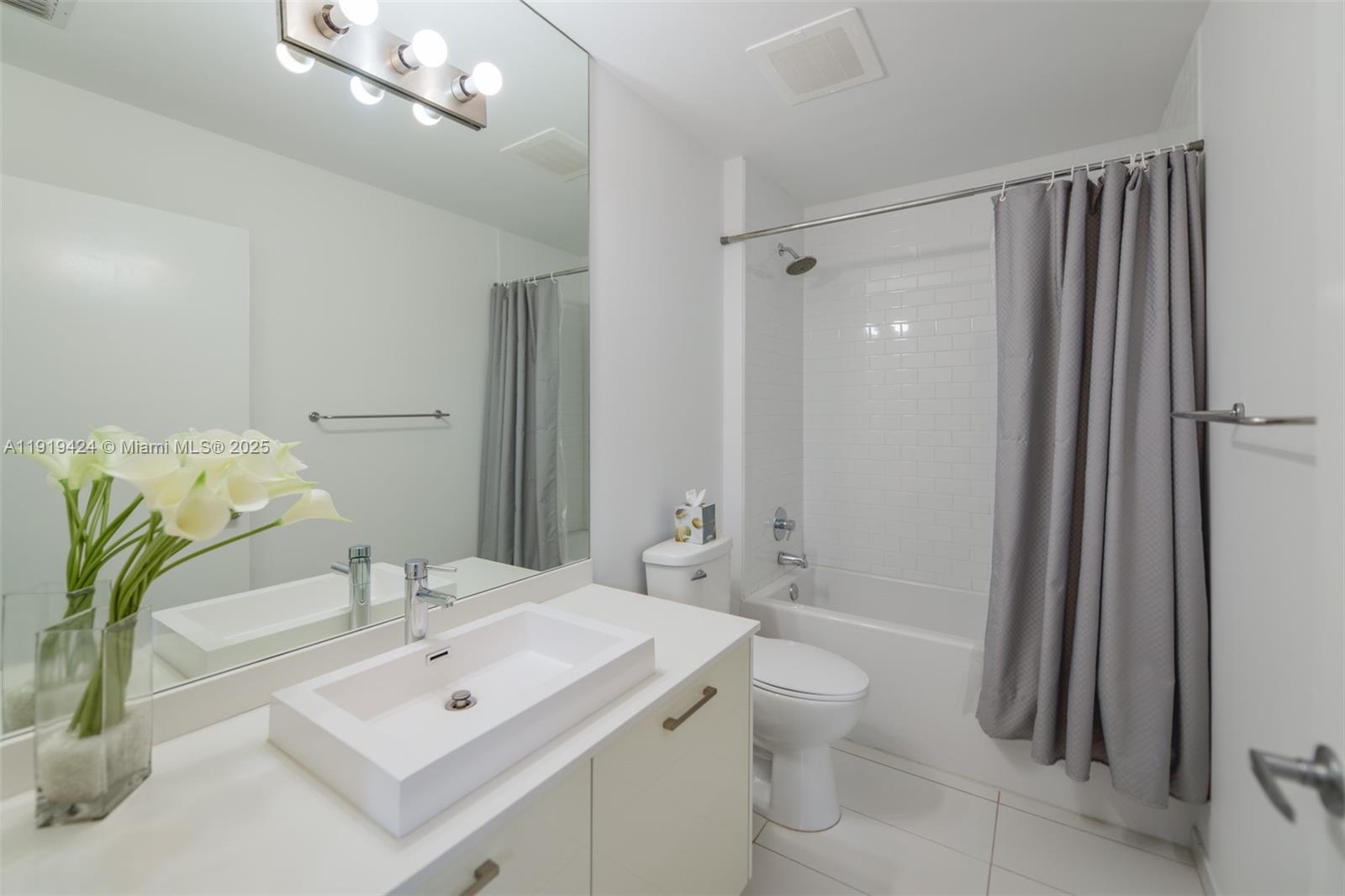 151 SE 1st St #3403, Miami FL 33131