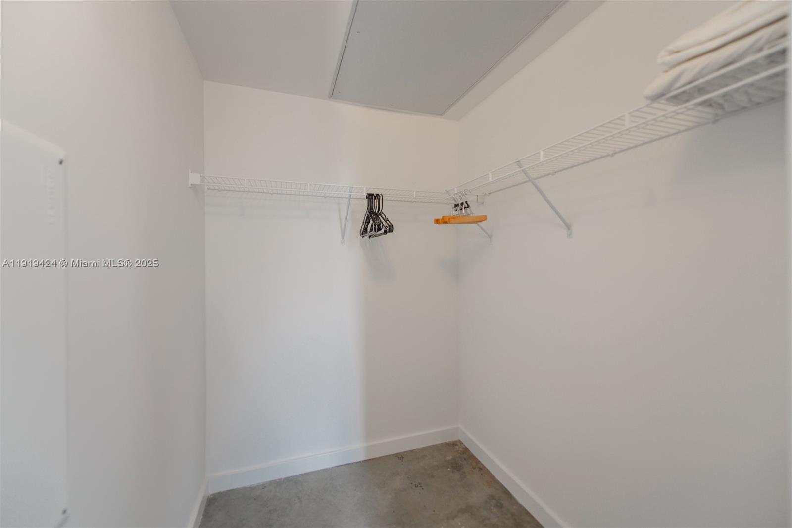 151 SE 1st St #3403, Miami FL 33131