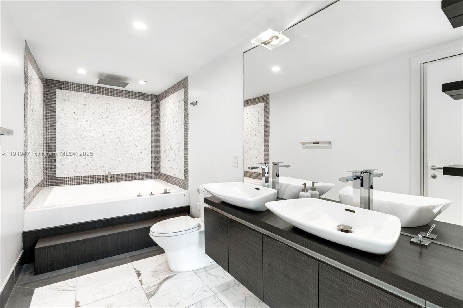 200 Biscayne Boulevard Way #303, Miami FL 33131