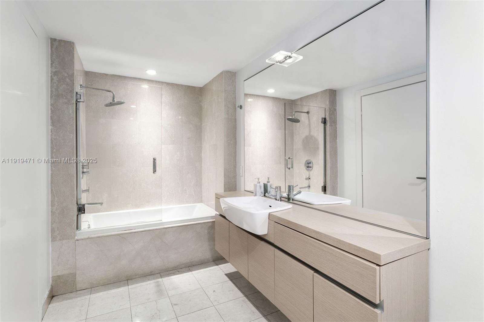 200 Biscayne Boulevard Way #303, Miami FL 33131