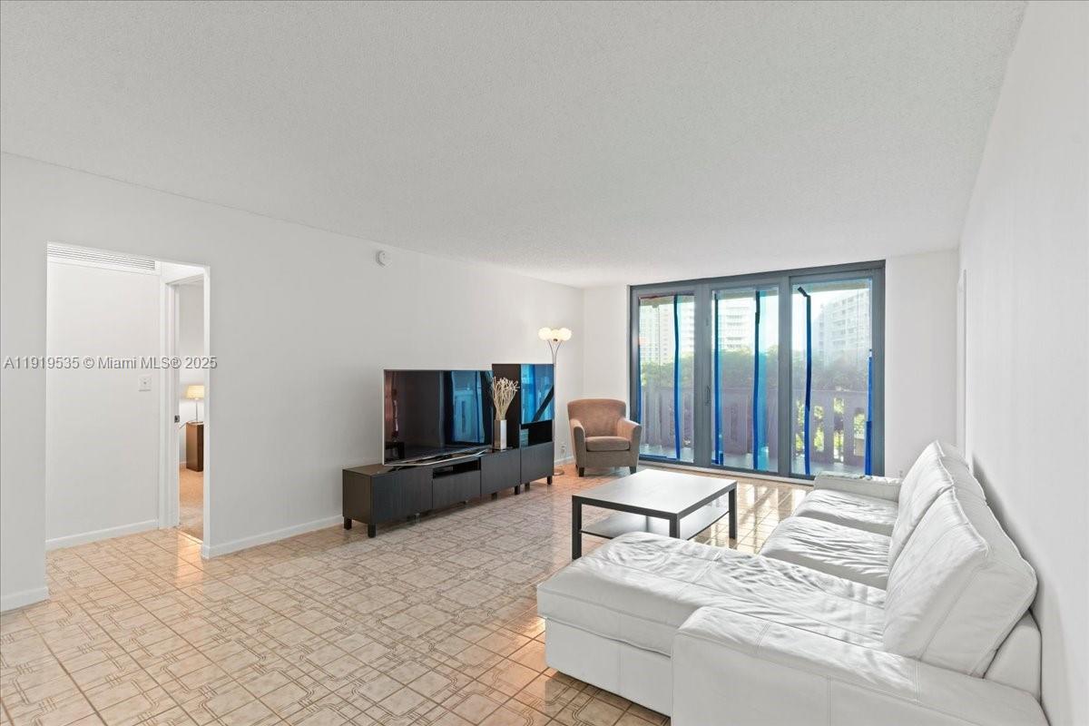 1121 Crandon Blvd #E304, Key Biscayne FL 33149
