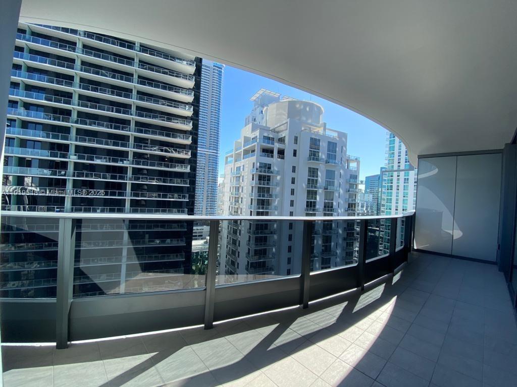 1000 Brickell Plz #3207, Miami FL 33131