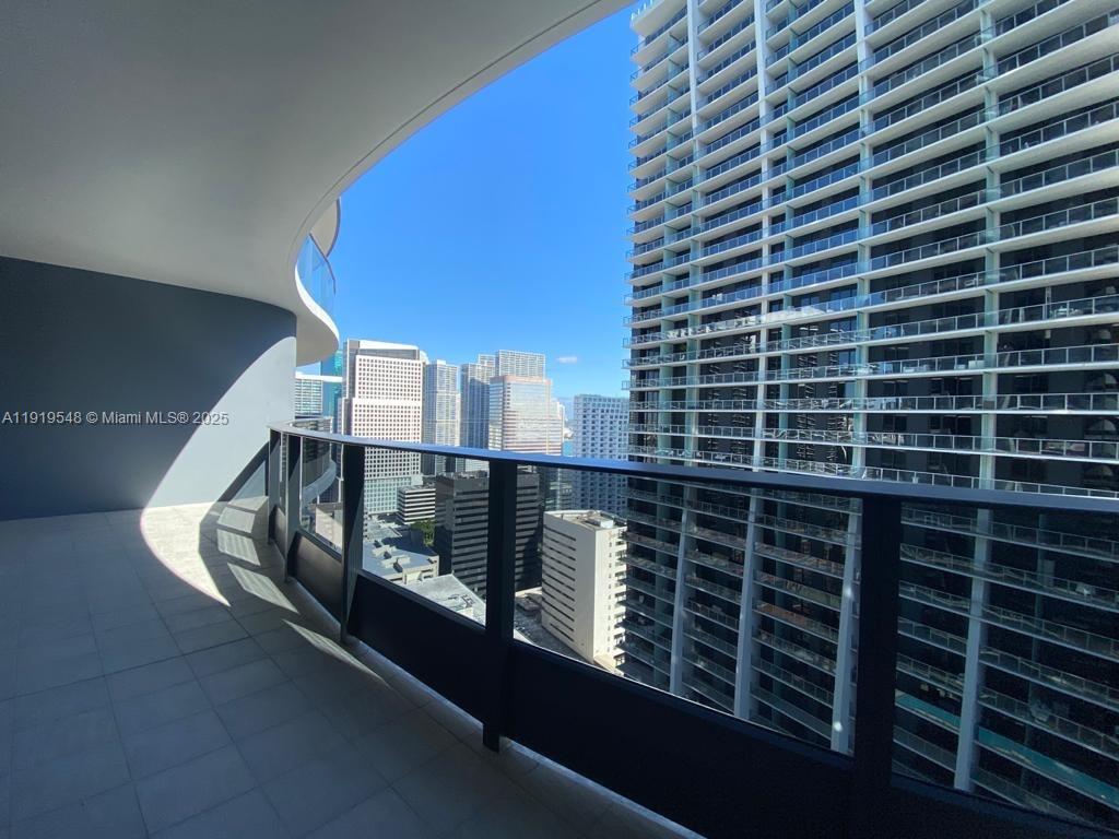 1000 Brickell Plz #3207, Miami FL 33131