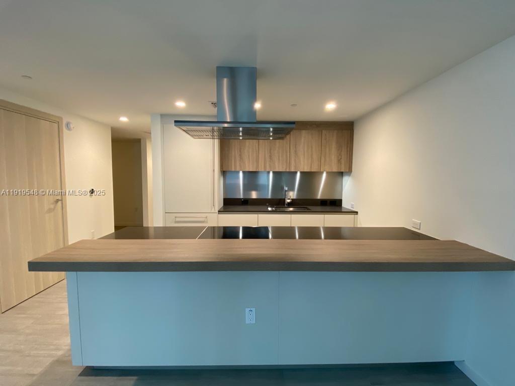 1000 Brickell Plz #3207, Miami FL 33131