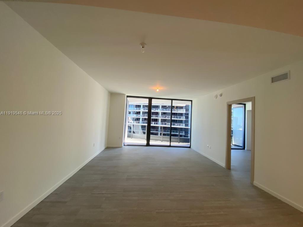1000 Brickell Plz #3207, Miami FL 33131