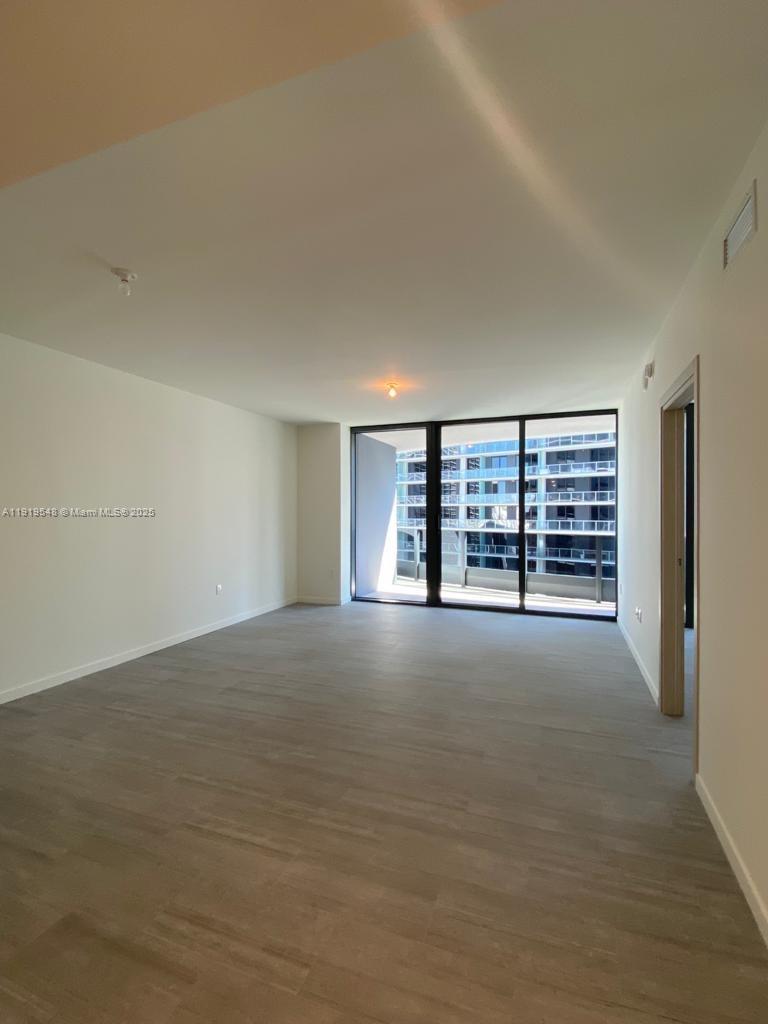 1000 Brickell Plz #3207, Miami FL 33131