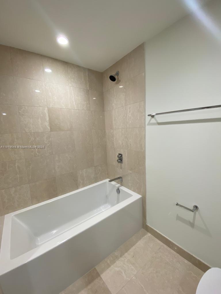 1000 Brickell Plz #3207, Miami FL 33131