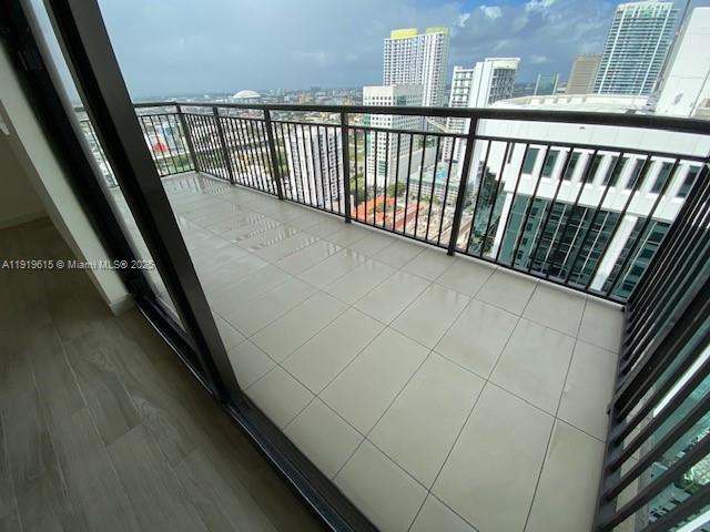 999 SW 1 AV #3214, Miami FL 33130
