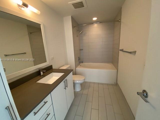 999 SW 1 AV #3214, Miami FL 33130
