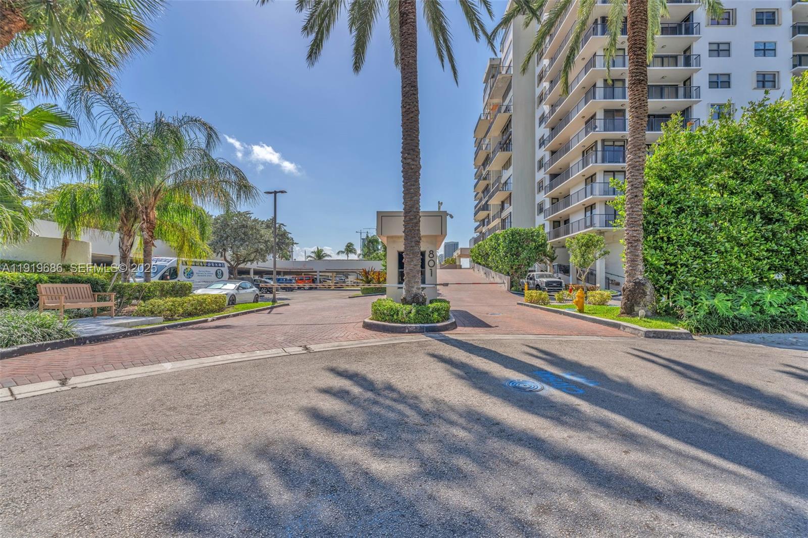 801 N Venetian Dr #208, Miami Beach FL 33139