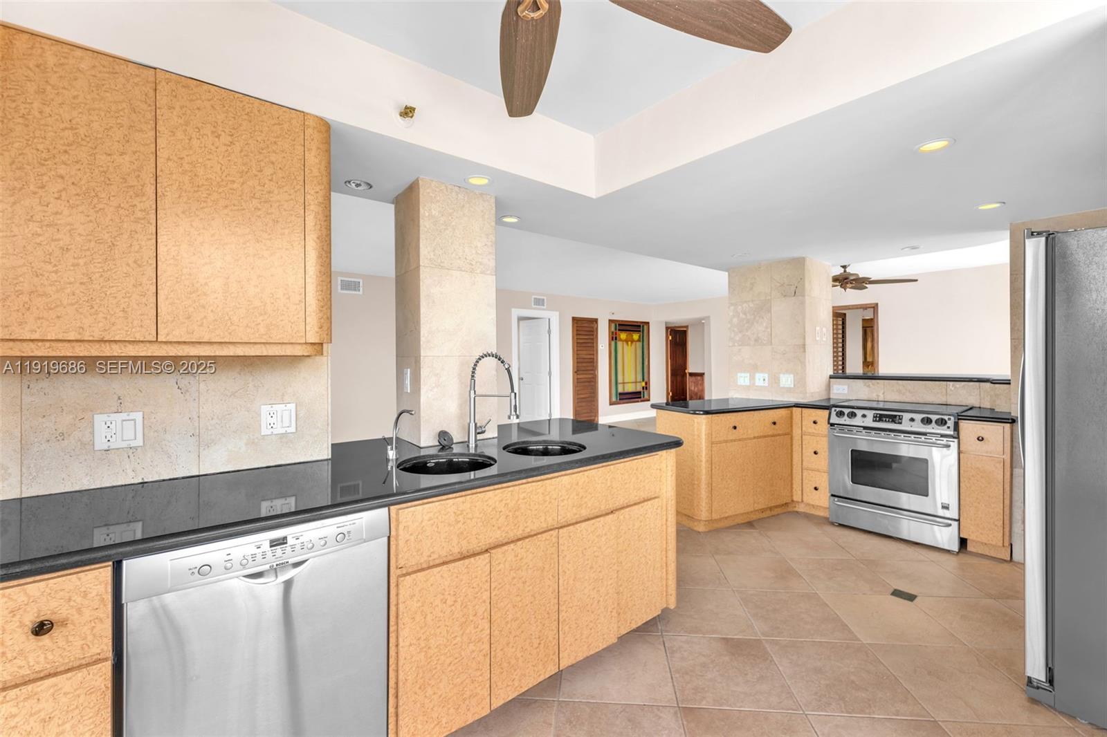 801 N Venetian Dr #208, Miami Beach FL 33139