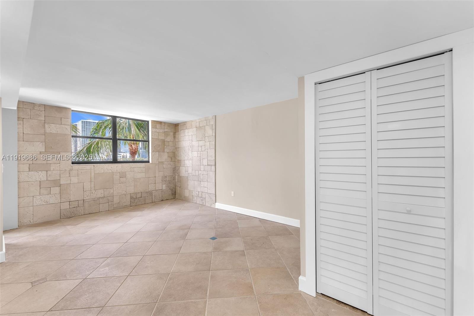 801 N Venetian Dr #208, Miami Beach FL 33139