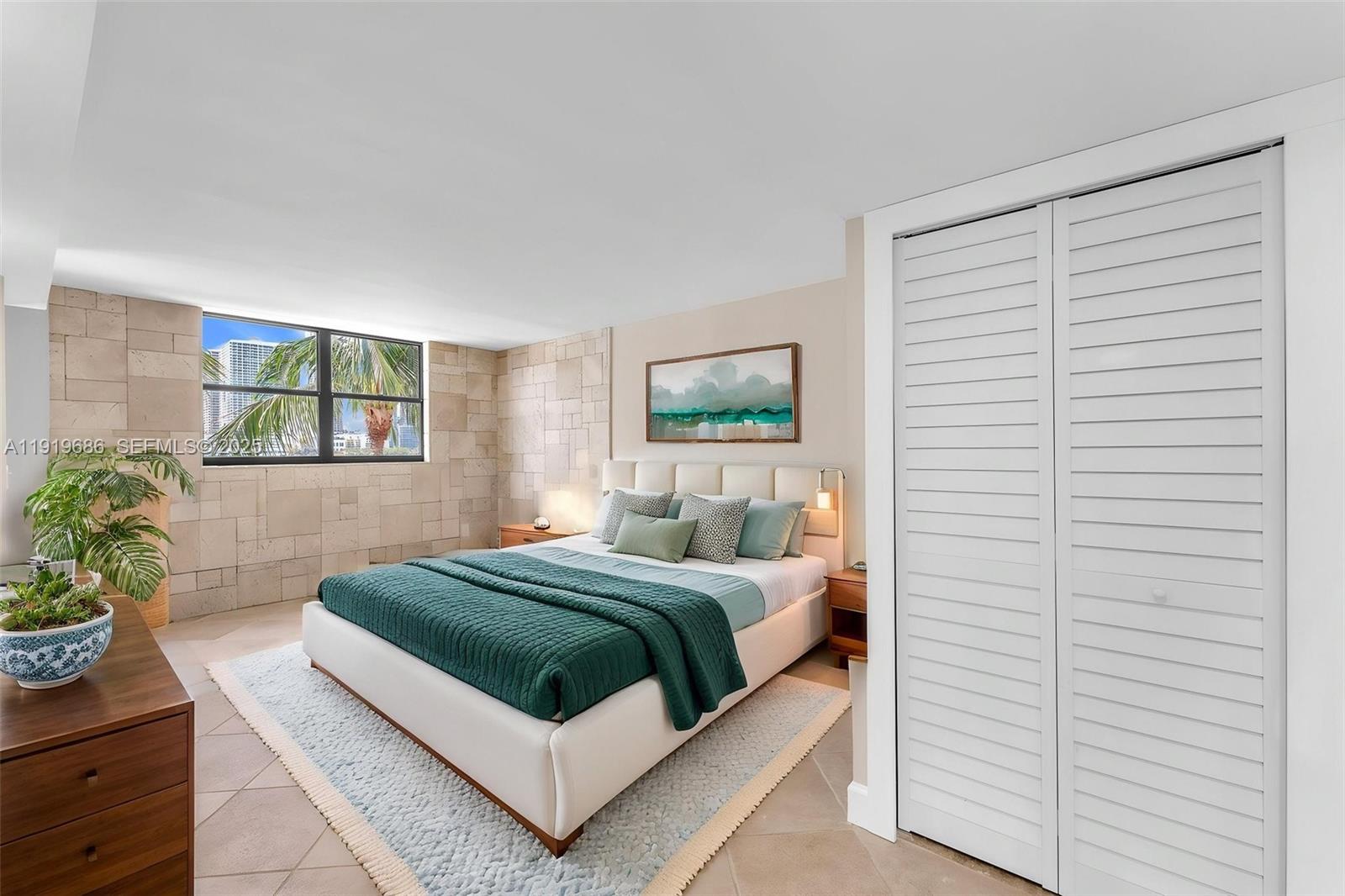 801 N Venetian Dr #208, Miami Beach FL 33139