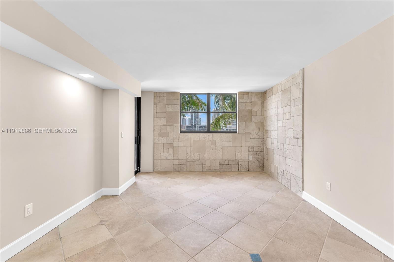 801 N Venetian Dr #208, Miami Beach FL 33139