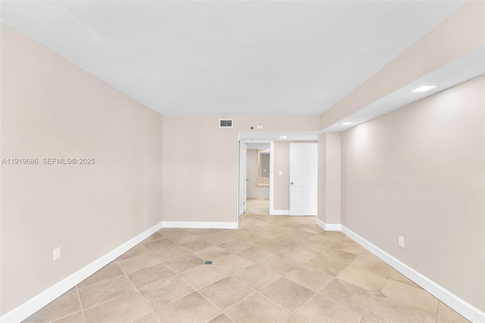 801 N Venetian Dr #208, Miami Beach FL 33139