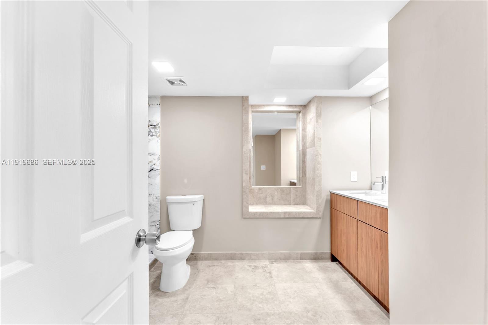 801 N Venetian Dr #208, Miami Beach FL 33139
