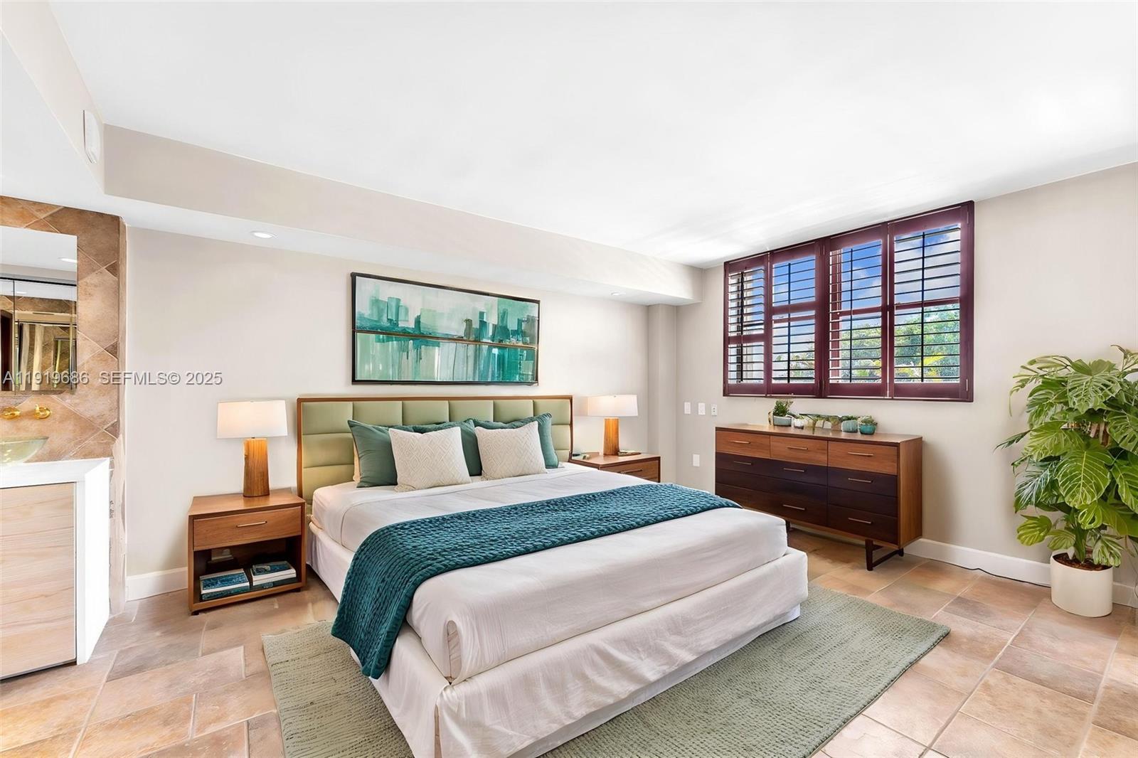 801 N Venetian Dr #208, Miami Beach FL 33139