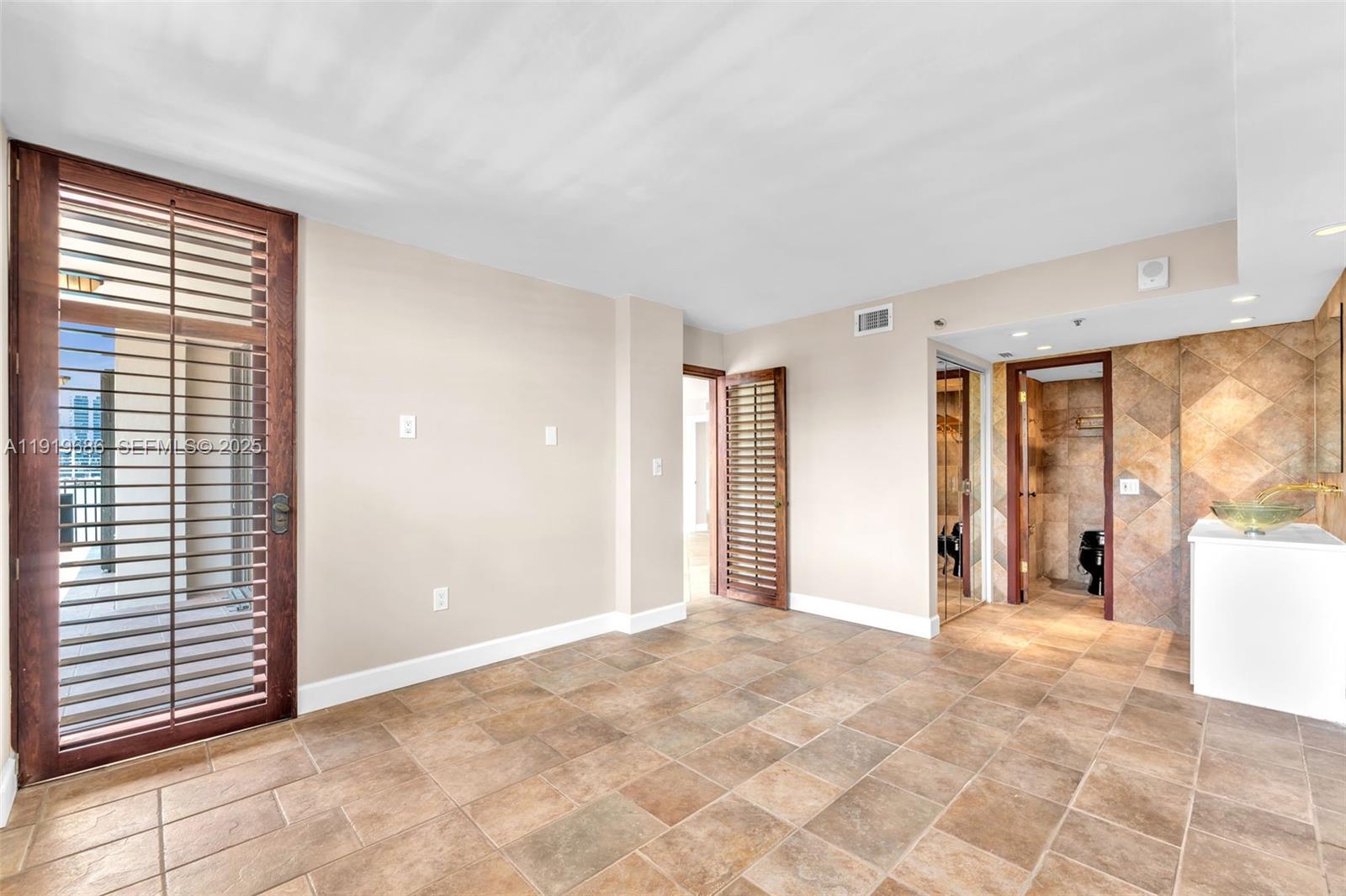 801 N Venetian Dr #208, Miami Beach FL 33139